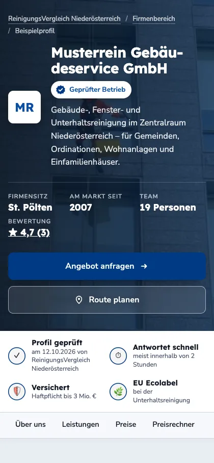 Firmenprofil auf dem Handy mit Siegel „Geprüfter Betrieb“
